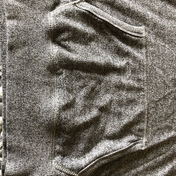 Roots sweatshirt. - Picture 3 of 5